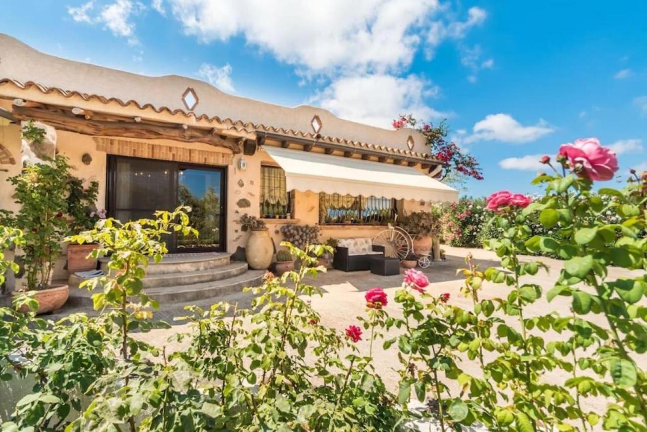 Villa Con Immenso Giardino Orosei Exterior foto